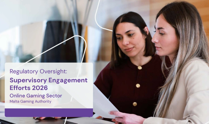 Två personer granskar dokument med text om MGA tillsynsplan 2026