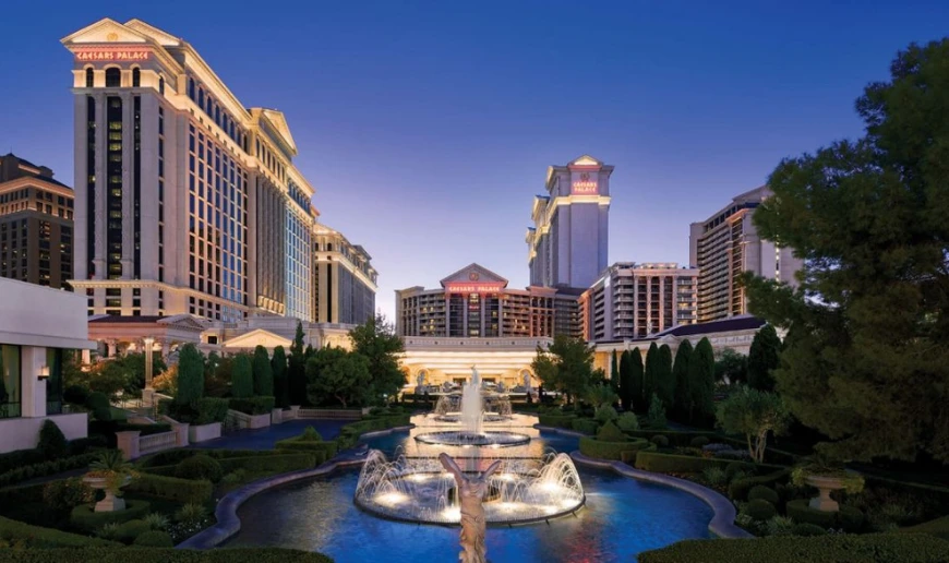 Caesars Palace i Las Vegas, en av anläggningarna som ingår i Fertittas uppköp av Caesars