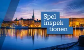Spelinspektionens logotyp framför Stockholms stadssiluett i kvällsljus